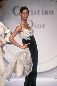 1036539210_ChristianDior1990HauteCouture110.thumb.jpg.11a81be7e3468dc1d3e42cbae3c33c3b.jpg