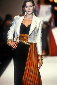 1037687350_ChristianDior1993WomenRTW154.thumb.jpg.b60e9b0337b02fb20f3bd3b32abe8290.jpg