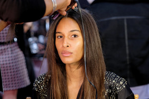 1077134162_CindyBruna2018VictoriaSecretFashionShow8ohs2dZu7e4x.thumb.jpg.7094ade50787c0af7dc6fc7bc1650288.jpg