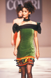 1093290939_EnricoCoveri1988WomenRTW178.thumb.jpg.2855d12415356e502b286a865e72bd24.jpg