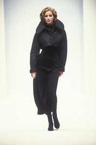 1099565067_JilSander1992WomenRTW69.thumb.jpg.996e883938311ec665a58f9bfbf788c5.jpg