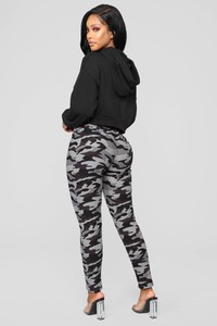 11-02-18_Studio_2_11-24-00_F120FUR_Grey0483_JD.jpg