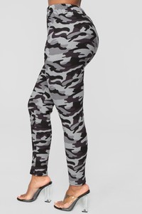 11-02-18_Studio_2_11-24-42_F120FUR_Grey0487_JD.jpg
