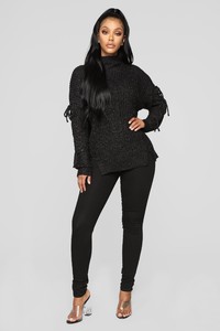 11-05-18_Studio_1_11-04-41_9343WY_Black_0115_AJ.jpg