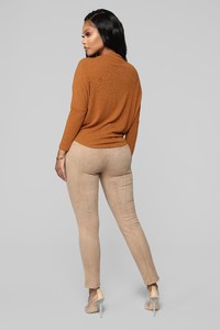 11-12-18_Studio_1_10-08-59_T16540_Camel_0136_AG.jpg