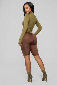 11-12-18_Studio_1_10-35-58_AT7267_Olive__CC_14_AG_1d35d111-2218-4552-902f-55da269b7a4d.jpg