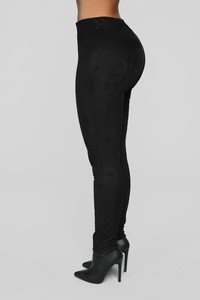 11-12-18_Studio_1_11-40-26_SP01_Black___14_AG.jpg