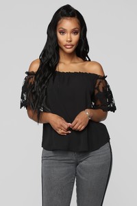 11-12-18_Studio_1_11-46-55_IT10816_Black_0154_DM.jpg