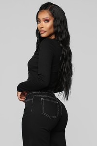 11-12-18_Studio_1_13-34-36_T24475_Black_0138_DM.jpg