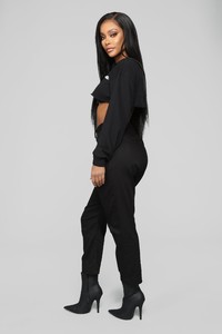 11-13-18_Studio_1_11-15-41_RT73661_Black_0198_AG.jpg