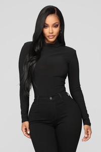 11-14-18_Studio_2_12-01-34_B1320_Black0448_AJ.jpg