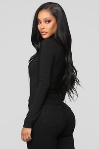 11-14-18_Studio_2_12-01-56_B1320_Black0452_AJ.jpg