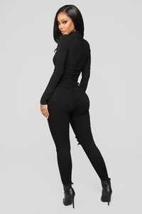 11-14-18_Studio_2_12-02-13_B1320_Black0453_AJ.jpg