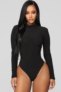 11-14-18_Studio_2_12-03-35_B1320_Black0458_AJ.jpg