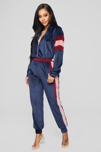 11-14-18_Studio_2_13-02-17_CR708_Navy0440_JD.jpg