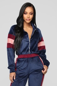 11-14-18_Studio_2_13-02-24_CR708_Navy0443_JD.jpg