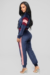 11-14-18_Studio_2_13-02-36_CR708_Navy0445_JD.jpg