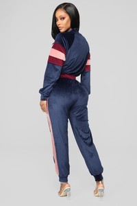 11-14-18_Studio_2_13-03-00_CR708_Navy0448_JD.jpg