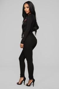 11-15-18_Studio_2_14-46-49_T24151_Black0504_NT.jpg