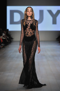 1116877768_RNsingerFashionShow.thumb.jpg.f21477ee72e0ab97cb7db7338a7cb024.jpg