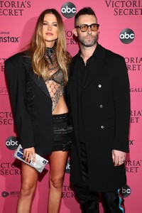 Adam-Levine-2018-Victoria-Secret-Fashion-Show (4).jpg