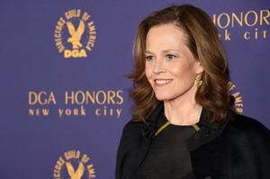 Sigourney+Weaver+2018+DGA+Honors+Arrivals+jyhQiAQv9scx.jpg