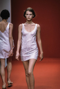 1148310844_MiuMiu1998WomenRTW14.thumb.jpg.9dbd775ed4a43f56423fd3a13e64c685.jpg