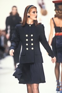 1148890375_YvesSaintLaurent1992WomenRTW112.thumb.jpg.65e9b7c619ec02bb574fbbf76868dd7b.jpg