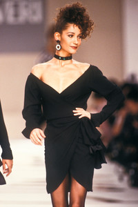 1150611474_EnricoCoveri1988WomenRTW126.thumb.jpg.91a118df4999663b013933cd347218f4.jpg