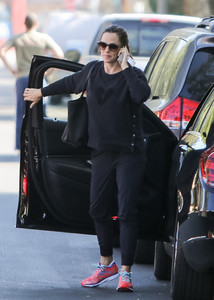 Jennifer+Garner+out+and+about+B7qg5iSinALx.jpg