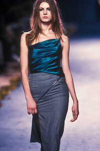 1165920536_Chloe1998WomenRTW36.thumb.jpg.7c000b0b9aa8764b33a7cc0e46364954.jpg