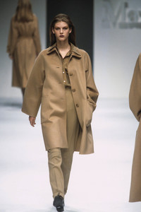 1174217295_MaxMara1997WomenRTW27.thumb.jpg.b9b1c9b2f2a974c9d4af14e93f1ac11f.jpg