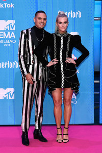 Ashlee+Simpson+MTV+EMAs+2018+Red+Carpet+Arrivals+V--xGhXP03Jx.jpg