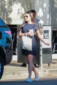         lea121118BZNimage110.jpg