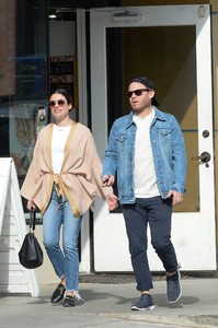        lea181118BZNimage120.jpg