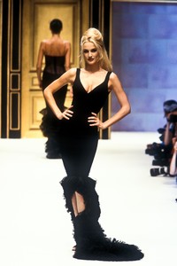 1211578496_HerveLeger1996WomenRTW103.thumb.jpg.9e58099c74fa5c14722077e567c8439f.jpg