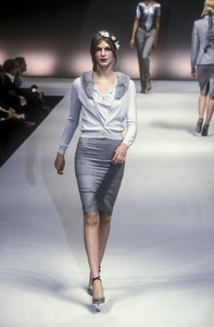 1218990880_Blumarine1998WomenRTW17.thumb.jpg.85786cd68fdd4f4f889f1bb36d2338c5.jpg
