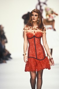 1232248533_YvesSaintLaurent1992WomenRTW133.thumb.jpg.947bae35404c7317b50eb77ec233bb78.jpg