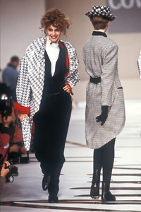 125686334_EnricoCoveri1988WomenRTW45.thumb.jpg.e6f80befde1f05f91512b49dca3e4479.jpg