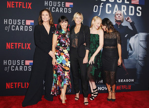 Robin+Wright+House+Cards+Season+6+World+Premiere+8T65G2UNvGWx.jpg