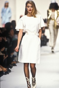 1269443282_YvesSaintLaurent1992WomenRTW33.thumb.jpg.52a3349324189b7c7132c313688f1e8a.jpg