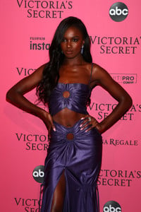 Leomie+Anderson+2018+Victoria+Secret+Fashion+MjowdpxeAWvx.jpg