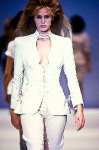 1286044345_ThierryMugler1991WomenRTW42.thumb.jpg.b7ccd1829148ee11698637d4f7e7f275.jpg