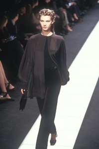 1316503339_GiorgioArmani1997WomenRTW42.thumb.jpg.a16a65338239a6fb9e92e6d6c09bf866.jpg