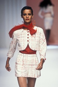 1329054877_Valentino1995WomenRTW89.thumb.jpg.07a5e9eac14c48196c1b5dab987902b2.jpg