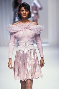 1343839454_Valentino1995WomenRTW142.thumb.jpg.b8f0af6730abc43aaa45a227f087eb48.jpg