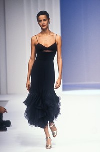 1354396063_Valentino1995WomenRTW140.thumb.jpg.b6160d36e9f95a52df3be83036a372f9.jpg