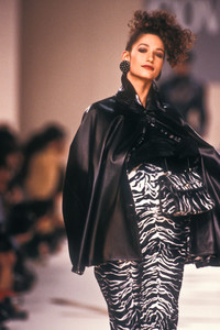1357822235_EnricoCoveri1988WomenRTW81.thumb.jpg.87be3a83e22405fe9cebebed1c4e42ba.jpg