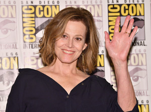 Sigourney+Weaver+Comic+Con+International+2017+N9t9mOxdSFAx.jpg