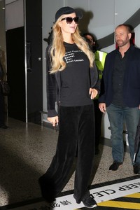        hil231118BZNimage9.jpg